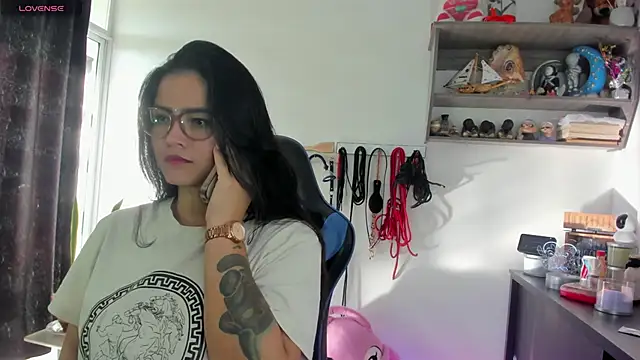 Snapshot of scarlet-kennedy98 chatting on 12.31.24 scarlet-kennedy98 online show from 12.31.24
