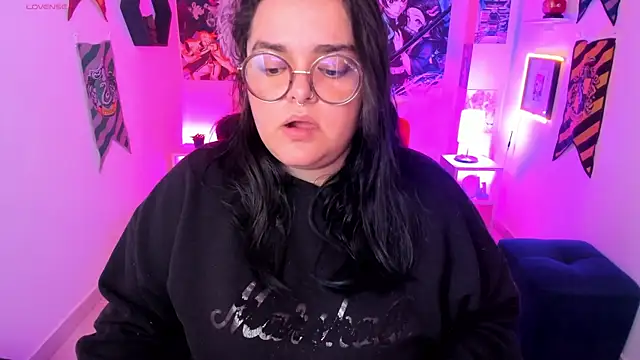 Snapshot of Luise_Meyrink chatting on 12.21.24 Luise Meyrink online show from 12.21.24