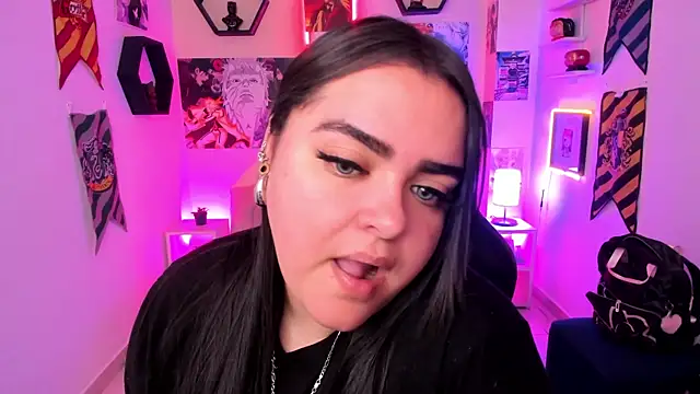 Snapshot of Luise_Meyrink chatting on 01.31.25 Luise Meyrink online show from 01.31.25