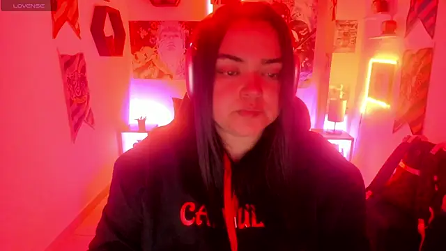 Snapshot of Luise_Meyrink chatting on 02.14.25 Luise Meyrink online show from 02.14.25