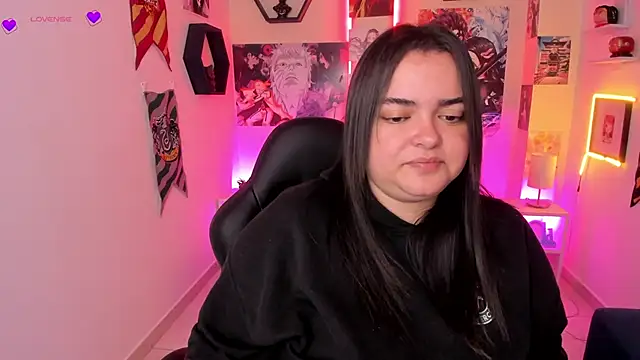 Snapshot of Luise_Meyrink chatting on 02.15.25 Luise Meyrink online show from 02.15.25