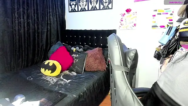 Snapshot of Luise_Meyrink chatting on 02.20.25 Luise Meyrink online show from 02.20.25