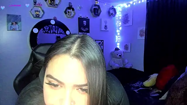 Snapshot of Luise_Meyrink chatting on 02.21.25 Luise Meyrink online show from 02.21.25