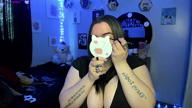 Snapshot of Luise_Meyrink chatting on 02.23.25 Luise Meyrink online show from 02.23.25