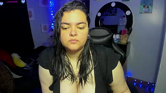 Snapshot of Luise_Meyrink chatting on 02.26.25 Luise Meyrink online show from 02.26.25