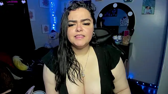 Snapshot of Luise_Meyrink chatting on 02.26.25 Luise Meyrink online show from 02.26.25