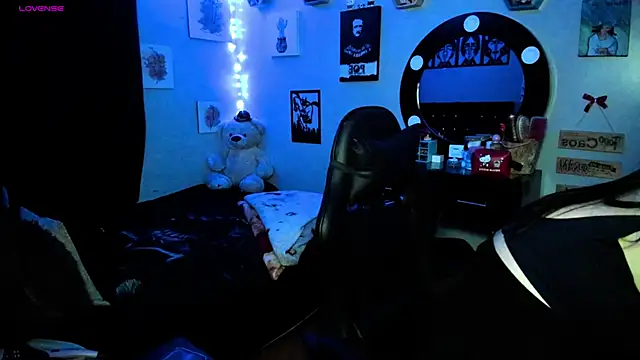 Snapshot of Luise_Meyrink chatting on 03.07.25 Luise Meyrink online show from 03.07.25