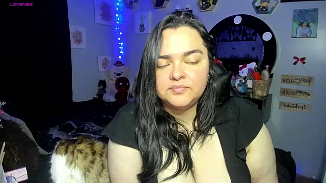 Snapshot of Luise_Meyrink chatting on 03.18.25 Luise Meyrink online show from 03.18.25