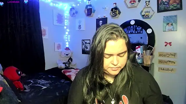 Snapshot of Luise_Meyrink chatting on 03.21.25 Luise Meyrink online show from 03.21.25