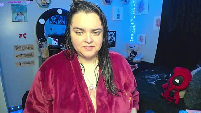 Snapshot of Luise_Meyrink chatting on 03.22.25 Luise Meyrink online show from 03.22.25