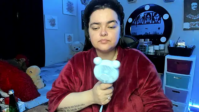 Snapshot of Luise_Meyrink chatting on 10.21.25 Luise Meyrink online show from 10.21.25