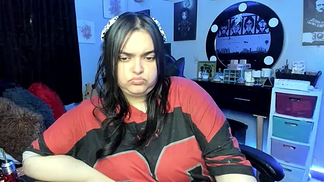 Snapshot of Luise_Meyrink chatting on 10.30.25 Luise Meyrink online show from 10.30.25