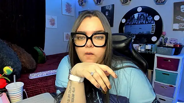 Snapshot of Luise_Meyrink chatting on 02.04.26 Luise Meyrink online show from 02.04.26