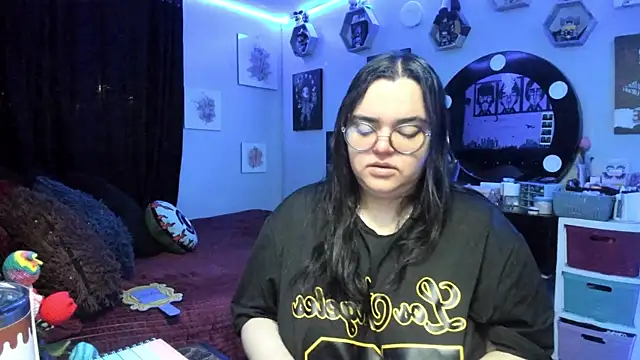 Snapshot of Luise_Meyrink chatting on 02.25.26 Luise Meyrink online show from 02.25.26