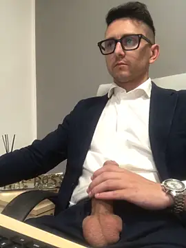 Snapshot of masterboss_ chatting on 05.25.26 masterboss online show from 05.25.26