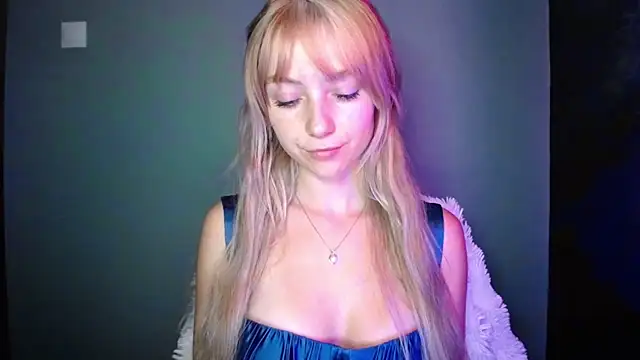 LuciaYoung online show from 09.17.25