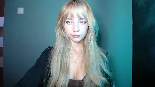 LuciaYoung online show from 10.07.25