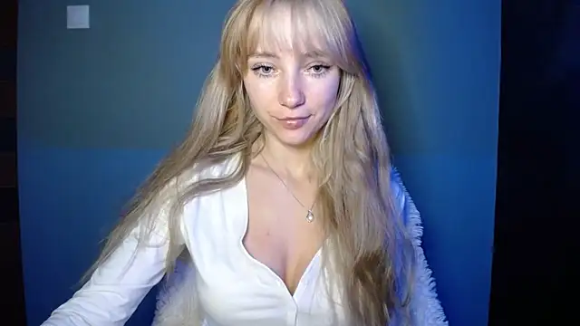 LuciaYoung online show from 10.11.25