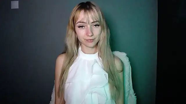 LuciaYoung online show from 12.22.25