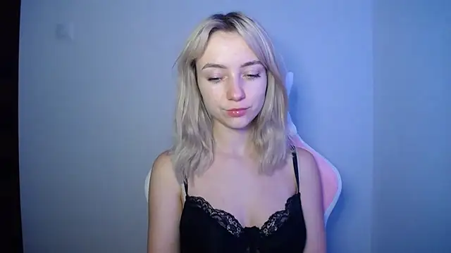 LuciaYoung online show from 07.12.26