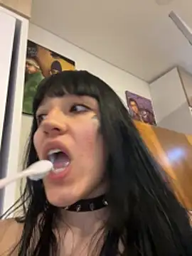 aangie  uwu online show from 10.30.25