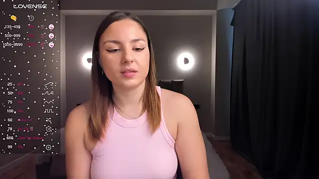 Snapshot of ThreeshaWhite chatting on 02.19.25 ThreeshaWhite online show from 02.19.25