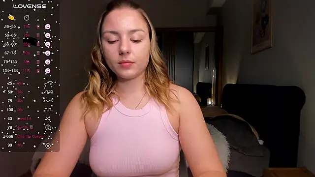 Snapshot of ThreeshaWhite chatting on 03.12.25 ThreeshaWhite online show from 03.12.25