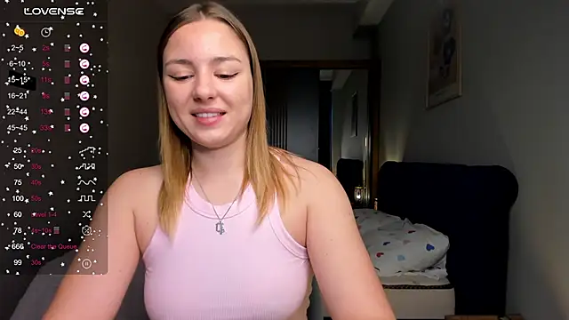 Snapshot of ThreeshaWhite chatting on 03.23.25 ThreeshaWhite online show from 03.23.25