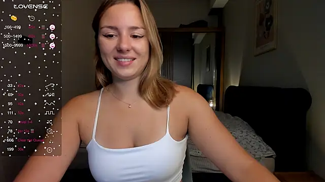 Snapshot of ThreeshaWhite chatting on 09.11.25 ThreeshaWhite online show from 09.11.25