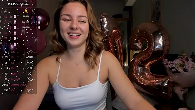 Snapshot of ThreeshaWhite chatting on 11.07.25 ThreeshaWhite online show from 11.07.25