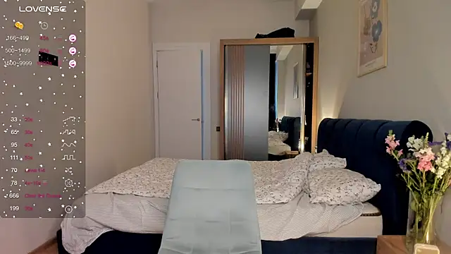 Snapshot of ThreeshaWhite chatting on 11.11.25 ThreeshaWhite online show from 11.11.25