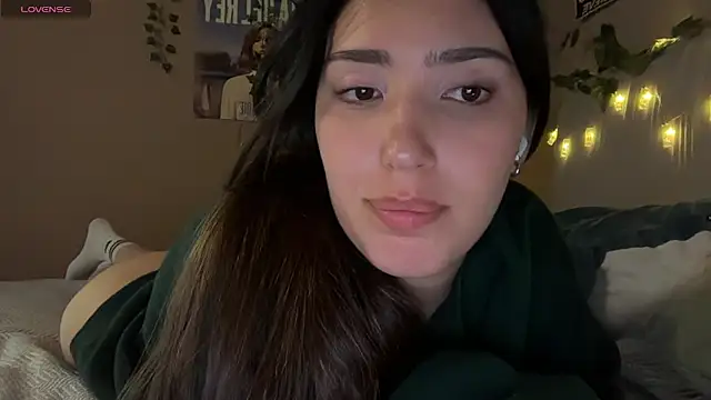 Snapshot of Anisawithlove chatting on 05.12.26 Anisawithlove online show from 05.12.26
