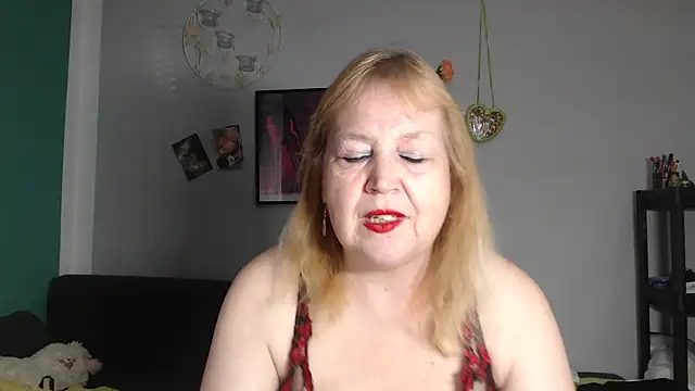 Snapshot of Blasflittchen chatting on 04.18.26 Blasflittchen online show from 04.18.26