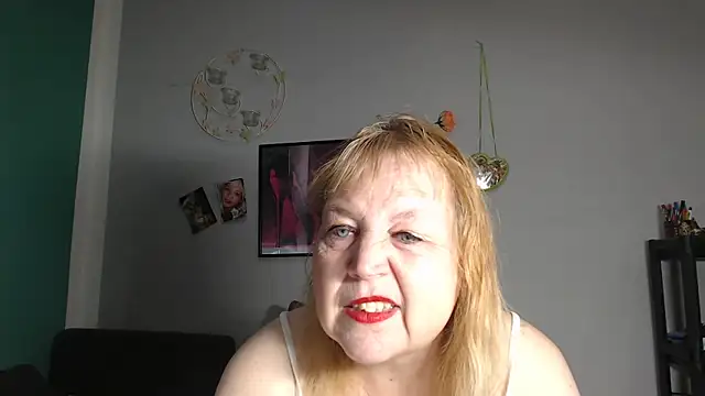 Snapshot of Blasflittchen chatting on 04.21.26 Blasflittchen online show from 04.21.26