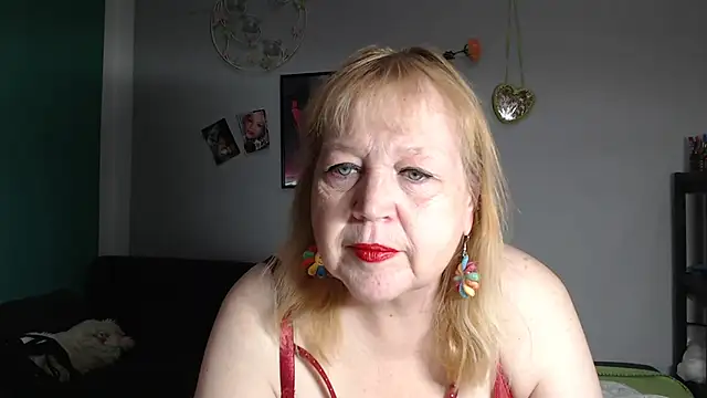 Snapshot of Blasflittchen chatting on 05.17.26 Blasflittchen online show from 05.17.26