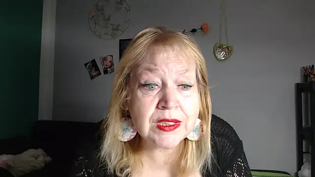 Snapshot of Blasflittchen chatting on 05.18.26 Blasflittchen online show from 05.18.26