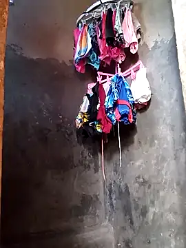 Snapshot of pretty_amaal chatting on 12.15.24 pretty amaal online show from 12.15.24