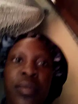 Snapshot of pretty_amaal chatting on 12.21.24 pretty amaal online show from 12.21.24