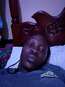 Snapshot of pretty_amaal chatting on 11.16.25 pretty amaal online show from 11.16.25