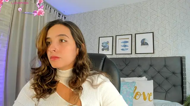 emma  smith1 online show from 03.14.25