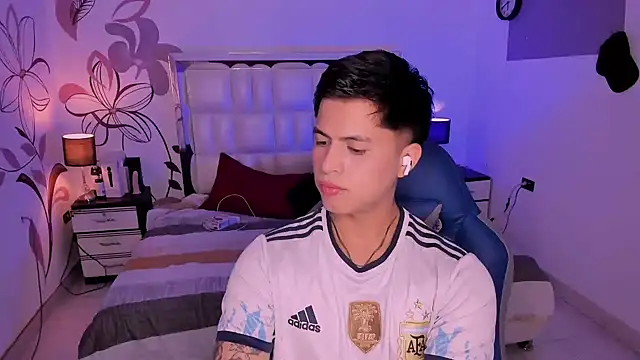 Snapshot of Niicky1_ chatting on 12.06.24 Niicky1  online show from 12.06.24