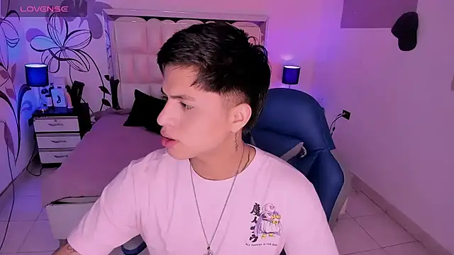 Snapshot of Niicky1_ chatting on 12.23.24 Niicky1  online show from 12.23.24