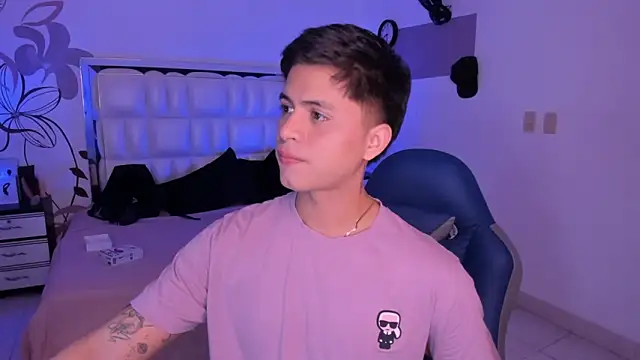 Snapshot of Niicky1_ chatting on 01.02.25 Niicky1  online show from 01.02.25