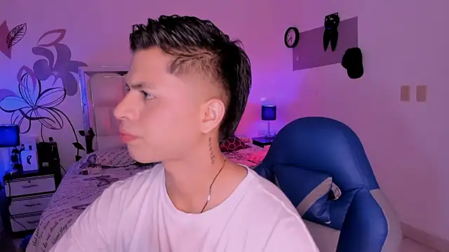 Snapshot of Niicky1_ chatting on 02.18.25 Niicky1  online show from 02.18.25