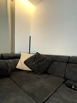 Laurahorney xo online show from 11.19.25