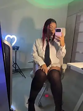 Snapshot of RavenM8 chatting on 02.25.26 RavenM8 online show from 02.25.26