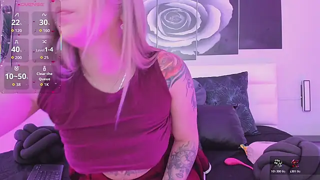 Snapshot of isabella_simons chatting on 10.19.25 isabella simons online show from 10.19.25