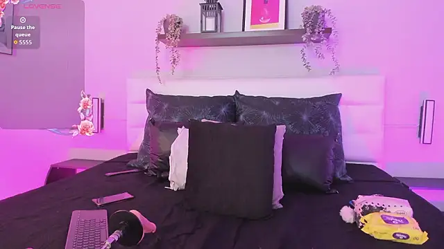 Snapshot of isabella_simons chatting on 02.21.26 isabella simons online show from 02.21.26