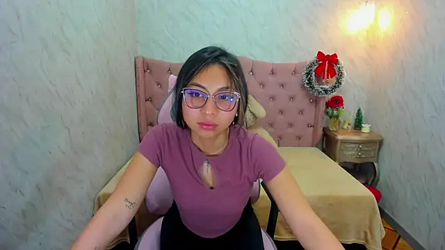 Snapshot of XSmaggiiee chatting on 12.24.24 XSmaggiiee online show from 12.24.24