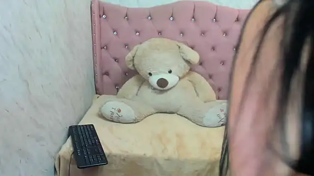 Snapshot of XSmaggiiee chatting on 01.04.25 XSmaggiiee online show from 01.04.25